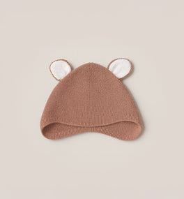 Kit & Kin soft bear baby hat in brown, made from GOTS-certified organic cotton, perfect for keeping newborns cosy and for unisex baby gifting. 